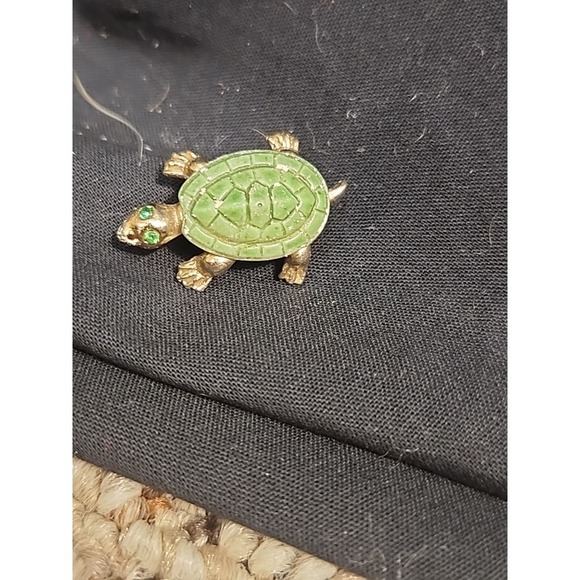 Vintage Green Enamel Turtle Tortoise Brooch Pin Green Eyes 1" - Picture 3 of 4